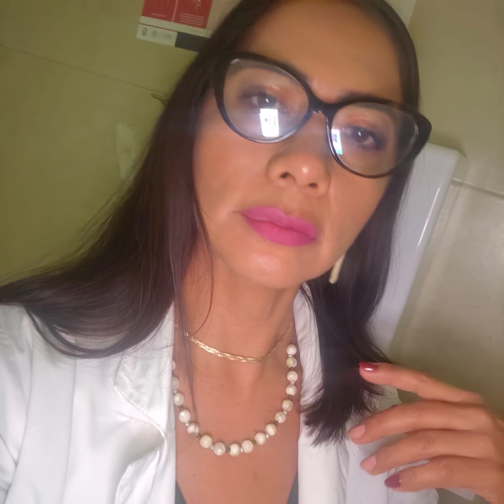 Dra. Elizabeth Ramírez Sánchez — Ginecóloga y Obstetra en Querétaro